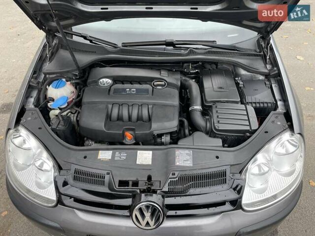 Серый Фольксваген Гольф, объемом двигателя 1.6 л и пробегом 262 тыс. км за 6950 $, фото 30 на Automoto.ua