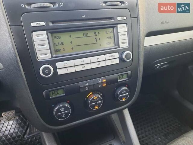 Серый Фольксваген Гольф, объемом двигателя 1.4 л и пробегом 250 тыс. км за 5550 $, фото 45 на Automoto.ua