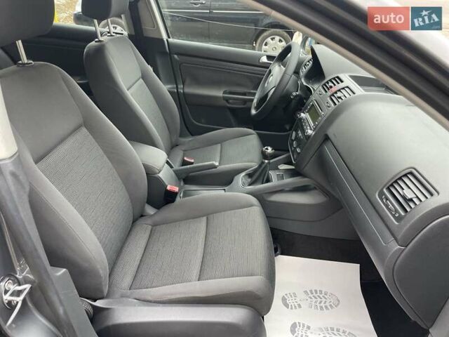 Серый Фольксваген Гольф, объемом двигателя 1.6 л и пробегом 262 тыс. км за 6950 $, фото 59 на Automoto.ua