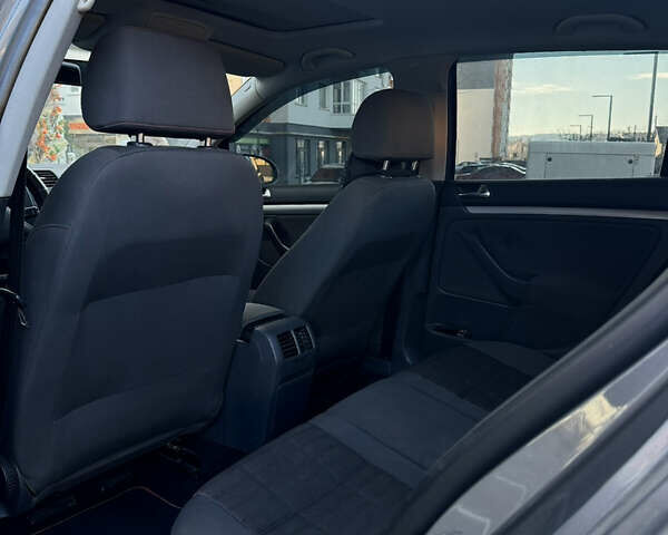 Серый Фольксваген Гольф, объемом двигателя 1.6 л и пробегом 232 тыс. км за 5900 $, фото 8 на Automoto.ua