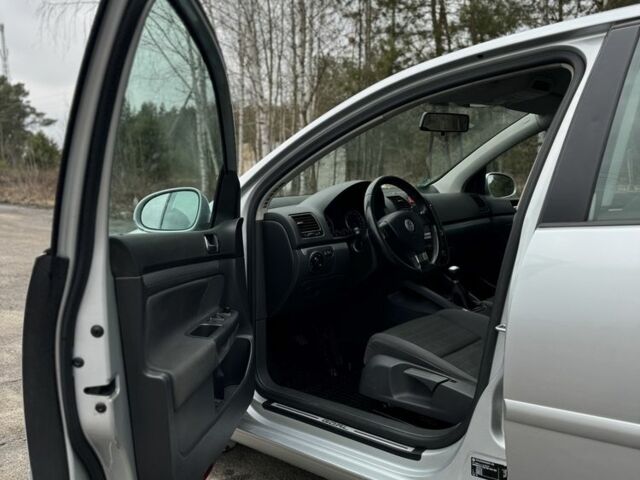 Сірий Фольксваген Гольф, об'ємом двигуна 1.6 л та пробігом 224 тис. км за 4850 $, фото 6 на Automoto.ua