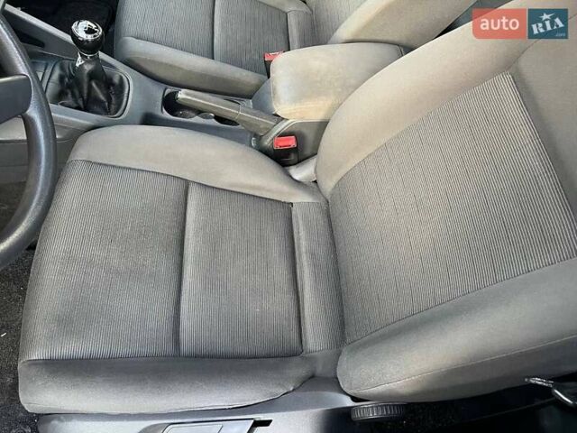 Серый Фольксваген Гольф, объемом двигателя 1.4 л и пробегом 200 тыс. км за 3900 $, фото 30 на Automoto.ua