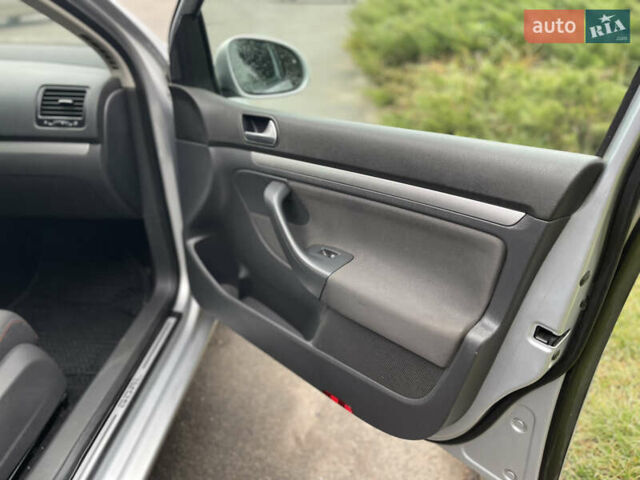 Серый Фольксваген Гольф, объемом двигателя 1.6 л и пробегом 216 тыс. км за 5750 $, фото 40 на Automoto.ua