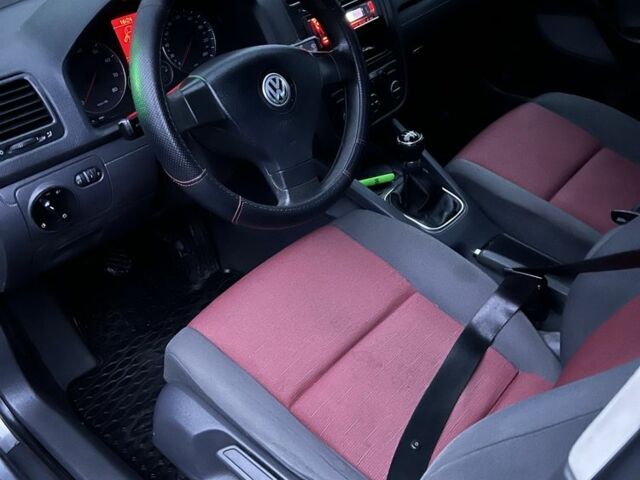 Серый Фольксваген Гольф, объемом двигателя 1.6 л и пробегом 226 тыс. км за 5499 $, фото 6 на Automoto.ua