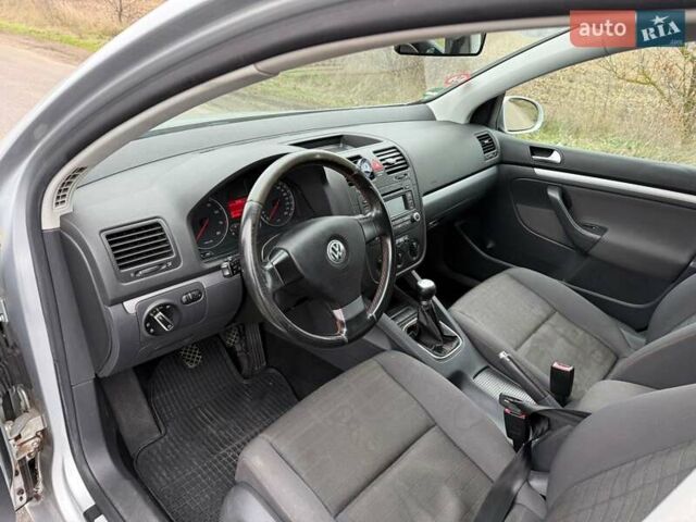 Серый Фольксваген Гольф, объемом двигателя 1.6 л и пробегом 217 тыс. км за 5200 $, фото 11 на Automoto.ua