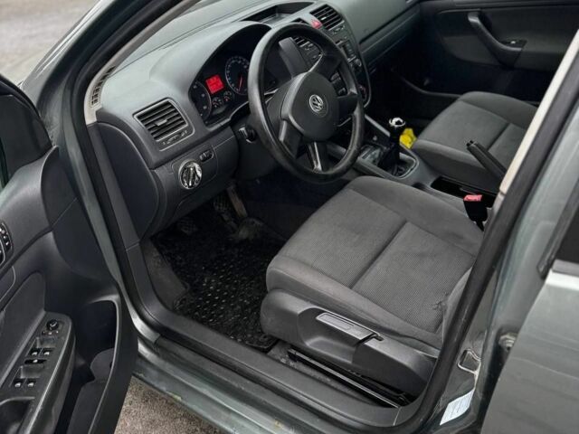 Серый Фольксваген Гольф, объемом двигателя 1.9 л и пробегом 272 тыс. км за 2399 $, фото 6 на Automoto.ua