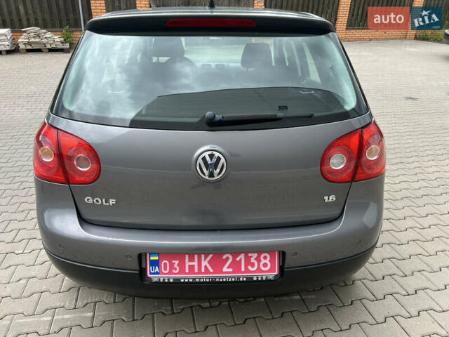 Серый Фольксваген Гольф, объемом двигателя 1.6 л и пробегом 245 тыс. км за 5600 $, фото 5 на Automoto.ua