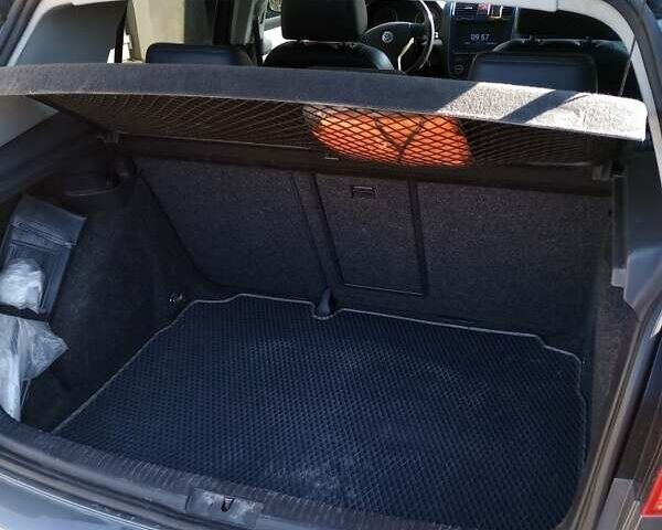 Серый Фольксваген Гольф, объемом двигателя 1.6 л и пробегом 210 тыс. км за 7000 $, фото 3 на Automoto.ua