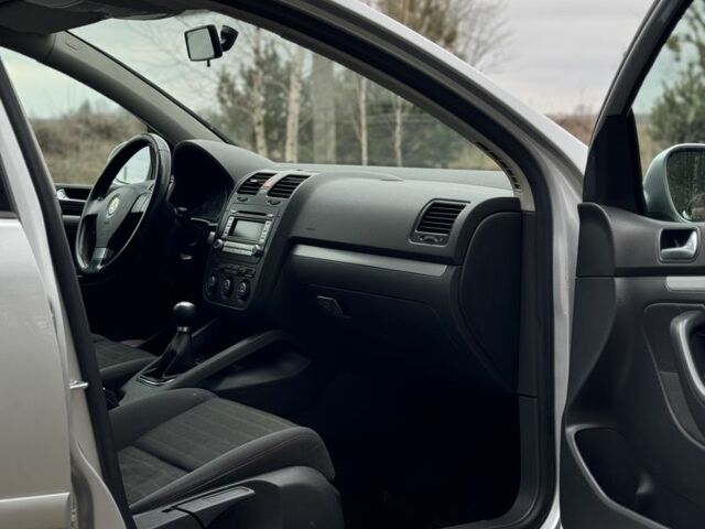 Сірий Фольксваген Гольф, об'ємом двигуна 1.6 л та пробігом 224 тис. км за 4850 $, фото 8 на Automoto.ua