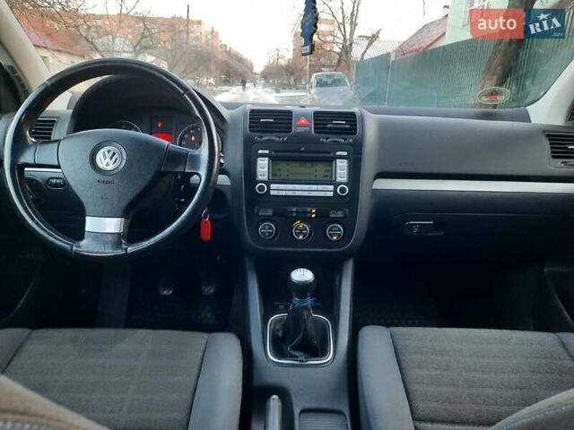 Серый Фольксваген Гольф, объемом двигателя 1.4 л и пробегом 250 тыс. км за 5550 $, фото 66 на Automoto.ua
