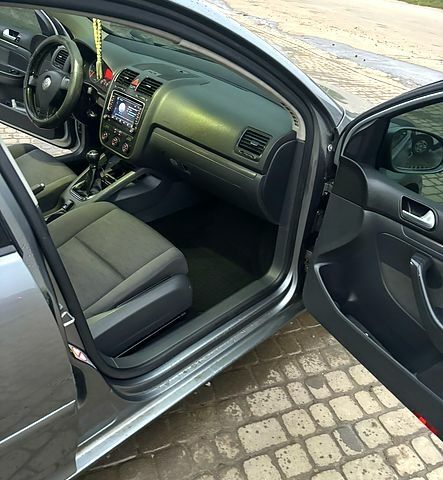 Серый Фольксваген Гольф, объемом двигателя 1.6 л и пробегом 220 тыс. км за 5900 $, фото 2 на Automoto.ua