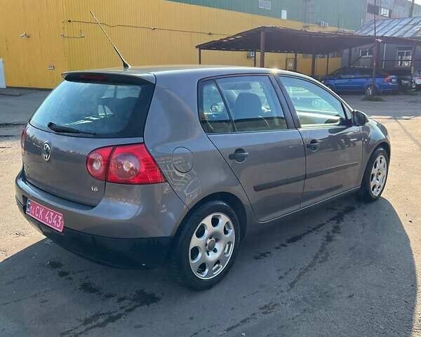 Серый Фольксваген Гольф, объемом двигателя 1.6 л и пробегом 235 тыс. км за 6500 $, фото 6 на Automoto.ua