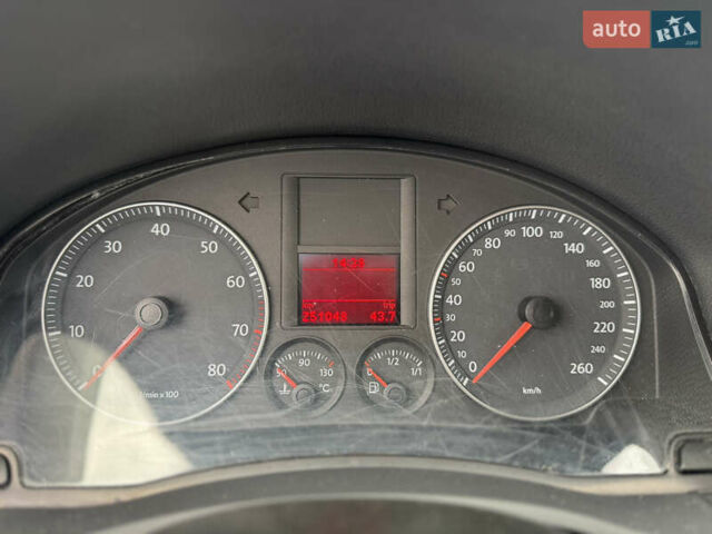 Серый Фольксваген Гольф, объемом двигателя 1.6 л и пробегом 251 тыс. км за 6700 $, фото 10 на Automoto.ua