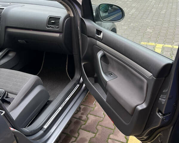 Серый Фольксваген Гольф, объемом двигателя 1.6 л и пробегом 220 тыс. км за 6300 $, фото 6 на Automoto.ua