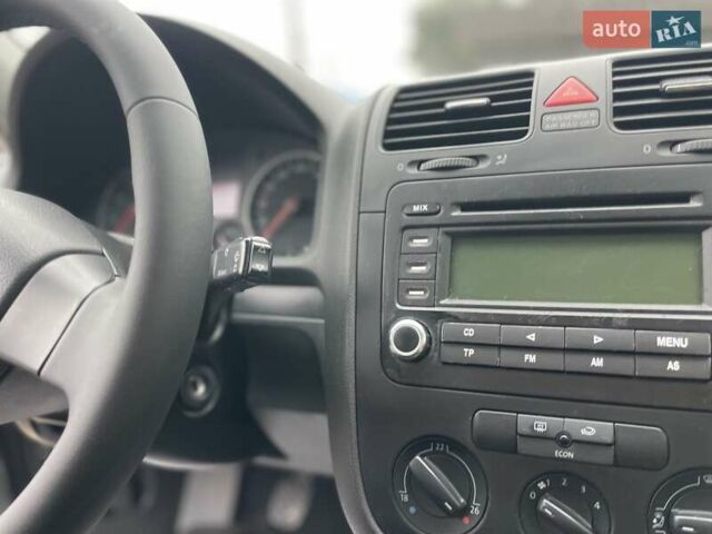 Серый Фольксваген Гольф, объемом двигателя 1.6 л и пробегом 262 тыс. км за 6950 $, фото 51 на Automoto.ua