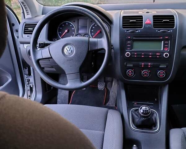 Фольксваген Гольф 2006 в Запорожье на Automoto.ua Серый Фольксваген Гольф, объемом двигателя 1.39 л и пробегом 129 тыс. км за 6100 $, фото 2 на Automoto.ua