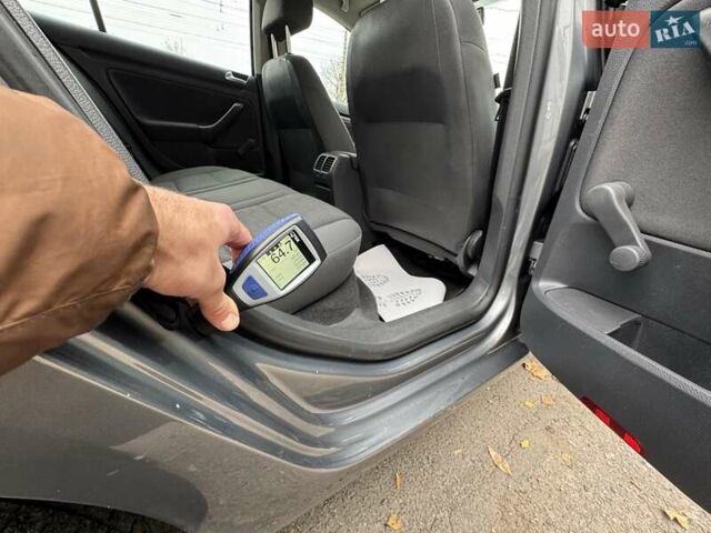 Серый Фольксваген Гольф, объемом двигателя 1.6 л и пробегом 262 тыс. км за 6950 $, фото 105 на Automoto.ua