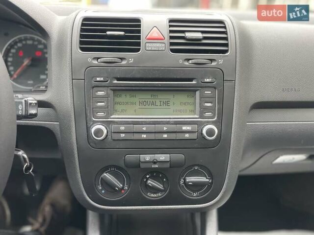 Серый Фольксваген Гольф, объемом двигателя 1.6 л и пробегом 262 тыс. км за 6950 $, фото 42 на Automoto.ua