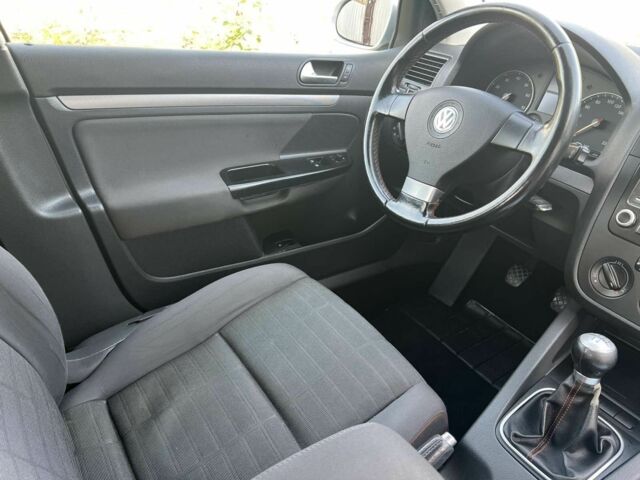 Серый Фольксваген Гольф, объемом двигателя 1.4 л и пробегом 260 тыс. км за 5900 $, фото 6 на Automoto.ua