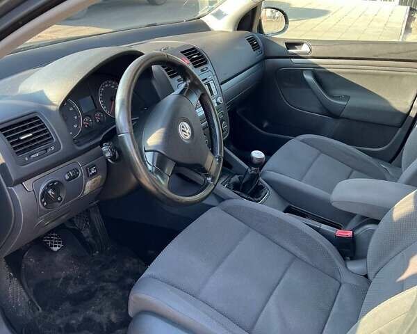 Серый Фольксваген Гольф, объемом двигателя 1.6 л и пробегом 235 тыс. км за 6500 $, фото 3 на Automoto.ua