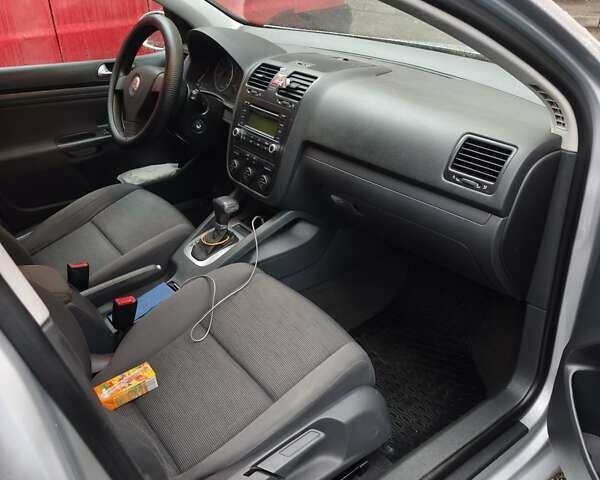 Сірий Фольксваген Гольф, об'ємом двигуна 1.6 л та пробігом 246 тис. км за 6400 $, фото 14 на Automoto.ua