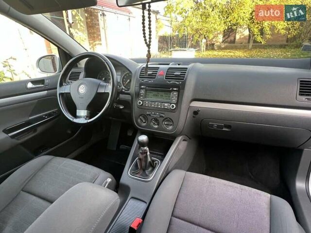Серый Фольксваген Гольф, объемом двигателя 1.4 л и пробегом 260 тыс. км за 5900 $, фото 15 на Automoto.ua