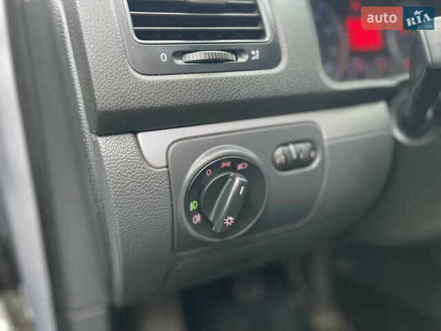 Серый Фольксваген Гольф, объемом двигателя 1.6 л и пробегом 216 тыс. км за 5750 $, фото 45 на Automoto.ua