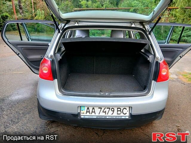 Серый Фольксваген Гольф, объемом двигателя 1.6 л и пробегом 325 тыс. км за 6500 $, фото 5 на Automoto.ua