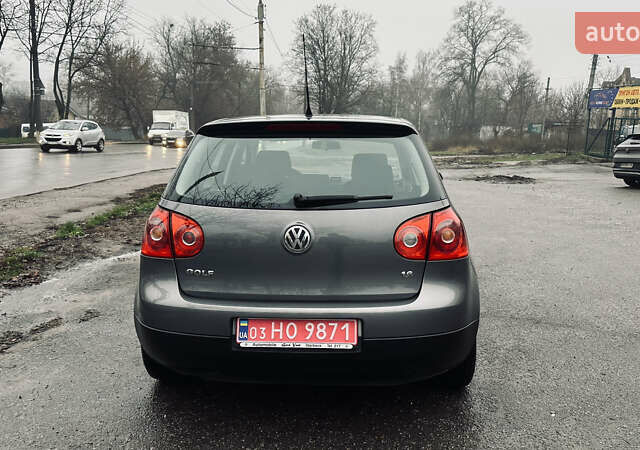 Серый Фольксваген Гольф, объемом двигателя 1.6 л и пробегом 185 тыс. км за 6500 $, фото 4 на Automoto.ua