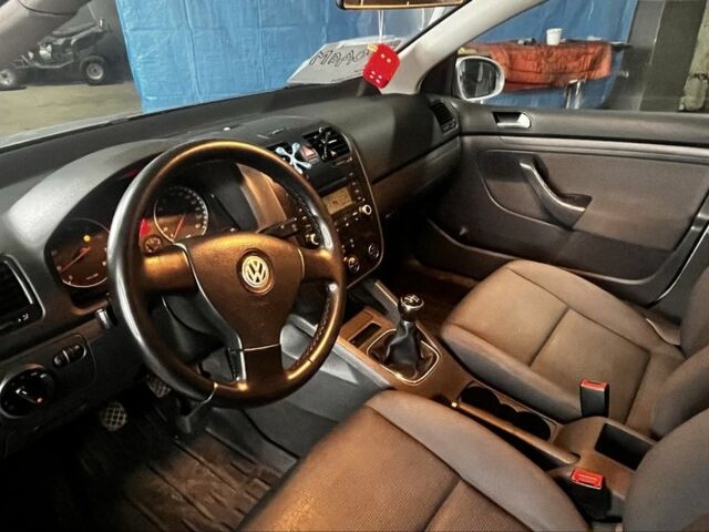 Серый Фольксваген Гольф, объемом двигателя 1.4 л и пробегом 203 тыс. км за 5400 $, фото 4 на Automoto.ua