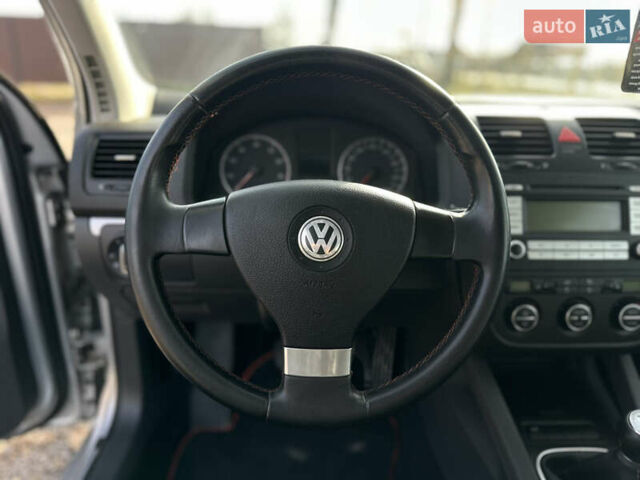 Серый Фольксваген Гольф, объемом двигателя 1.6 л и пробегом 235 тыс. км за 5100 $, фото 24 на Automoto.ua