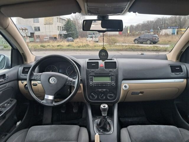 Серый Фольксваген Гольф, объемом двигателя 2 л и пробегом 417 тыс. км за 2700 $, фото 7 на Automoto.ua