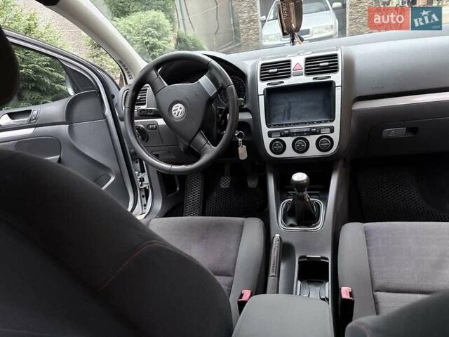 Серый Фольксваген Гольф, объемом двигателя 1.6 л и пробегом 260 тыс. км за 5300 $, фото 6 на Automoto.ua