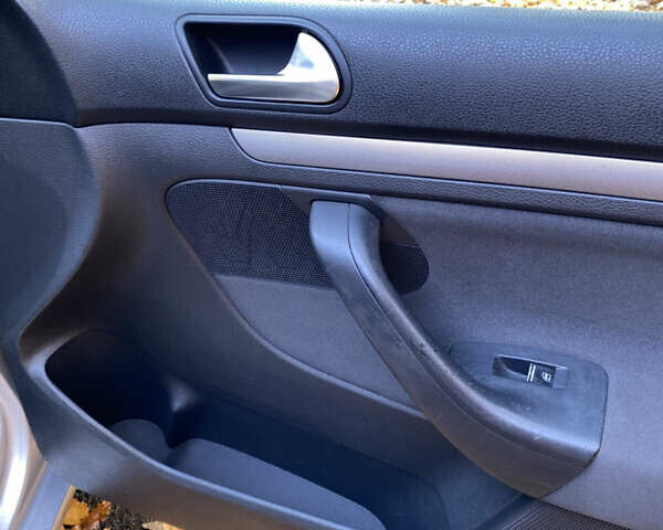 Сірий Фольксваген Гольф, об'ємом двигуна 1.4 л та пробігом 185 тис. км за 4999 $, фото 29 на Automoto.ua