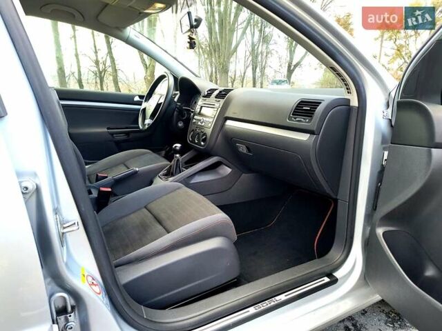 Серый Фольксваген Гольф, объемом двигателя 1.4 л и пробегом 235 тыс. км за 4699 $, фото 18 на Automoto.ua