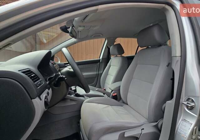 Серый Фольксваген Гольф, объемом двигателя 1.6 л и пробегом 193 тыс. км за 7499 $, фото 40 на Automoto.ua