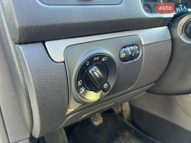 Серый Фольксваген Гольф, объемом двигателя 1.6 л и пробегом 216 тыс. км за 5900 $, фото 9 на Automoto.ua