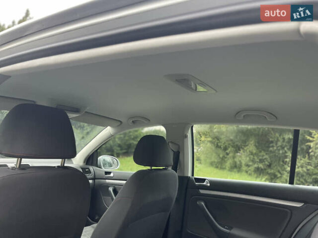 Серый Фольксваген Гольф, объемом двигателя 1.6 л и пробегом 216 тыс. км за 5750 $, фото 34 на Automoto.ua