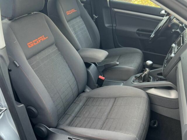 Серый Фольксваген Гольф, объемом двигателя 1.4 л и пробегом 260 тыс. км за 5900 $, фото 21 на Automoto.ua