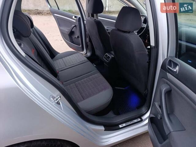 Серый Фольксваген Гольф, объемом двигателя 1.6 л и пробегом 256 тыс. км за 5650 $, фото 20 на Automoto.ua