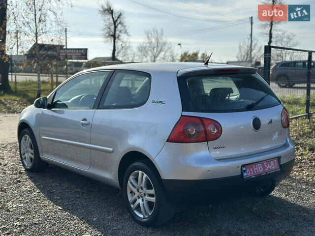 Серый Фольксваген Гольф, объемом двигателя 1.6 л и пробегом 235 тыс. км за 5100 $, фото 11 на Automoto.ua