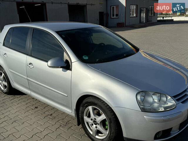 Сірий Фольксваген Гольф, об'ємом двигуна 1.39 л та пробігом 221 тис. км за 4400 $, фото 1 на Automoto.ua