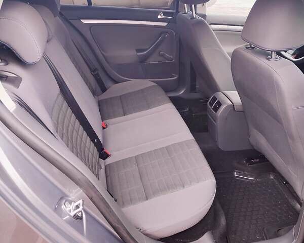 Серый Фольксваген Гольф, объемом двигателя 1.6 л и пробегом 227 тыс. км за 5850 $, фото 29 на Automoto.ua