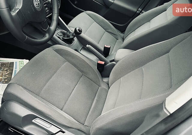 Серый Фольксваген Гольф, объемом двигателя 1.6 л и пробегом 185 тыс. км за 6500 $, фото 10 на Automoto.ua