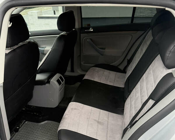 Серый Фольксваген Гольф, объемом двигателя 1.6 л и пробегом 216 тыс. км за 6400 $, фото 7 на Automoto.ua