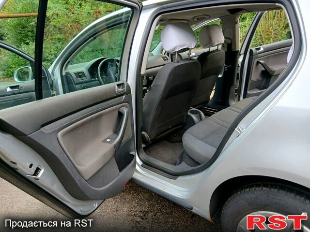 Серый Фольксваген Гольф, объемом двигателя 1.6 л и пробегом 325 тыс. км за 6500 $, фото 6 на Automoto.ua