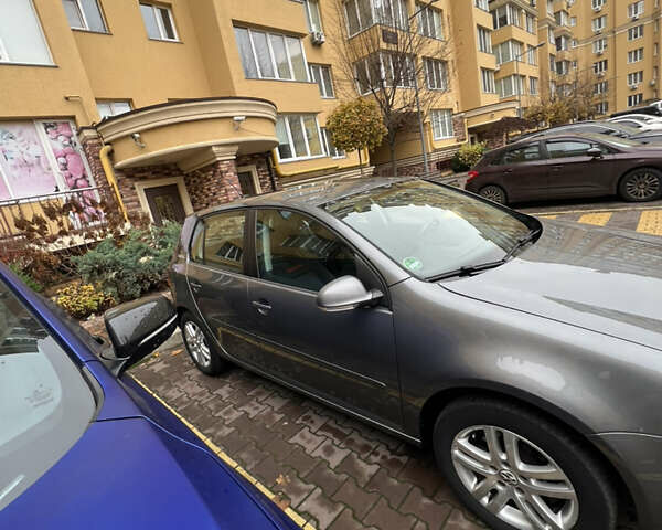 Серый Фольксваген Гольф, объемом двигателя 1.6 л и пробегом 220 тыс. км за 6300 $, фото 2 на Automoto.ua