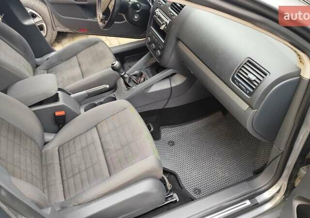 Фольксваген Гольф 2006 в Виннице на Automoto.ua Серый Фольксваген Гольф, объемом двигателя 1.6 л и пробегом 308 тыс. км за 5700 $, фото 6 на Automoto.ua