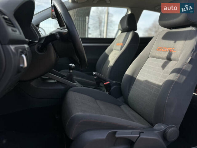 Серый Фольксваген Гольф, объемом двигателя 1.6 л и пробегом 235 тыс. км за 5100 $, фото 21 на Automoto.ua