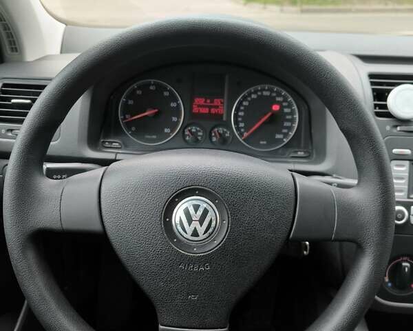 Серый Фольксваген Гольф, объемом двигателя 1.6 л и пробегом 208 тыс. км за 5700 $, фото 28 на Automoto.ua